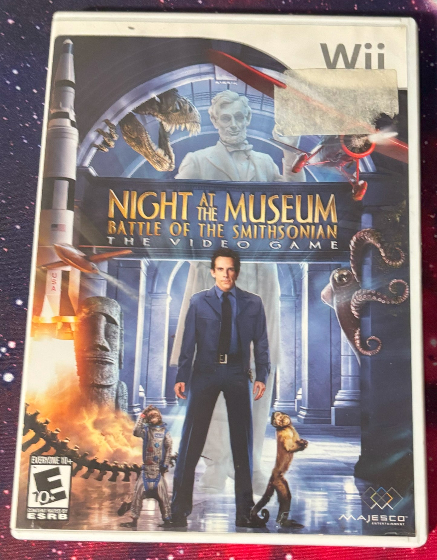 Wii game cover for 'Night at the Museum: Battle of the Smithsonian' with a character and museum setting.