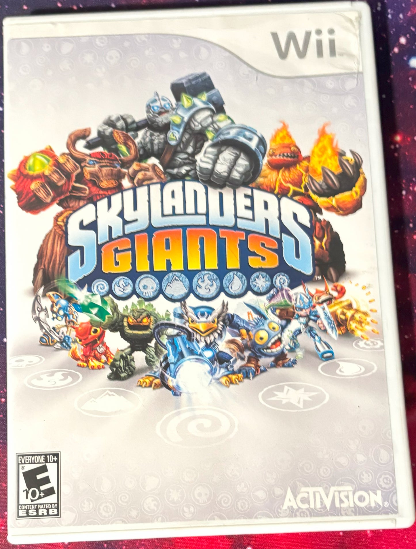 Skylanders Giants game case for Wii with characters and Activision logo