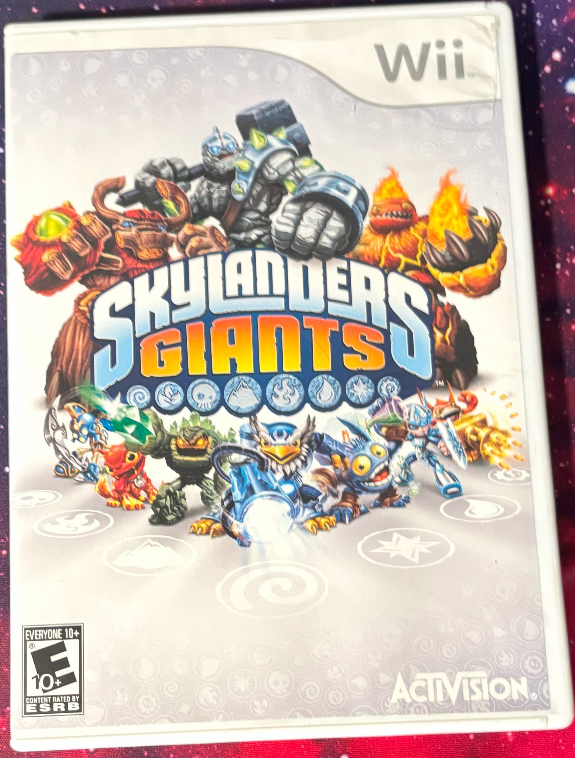 Skylanders Giants game case for Wii with characters and Activision logo